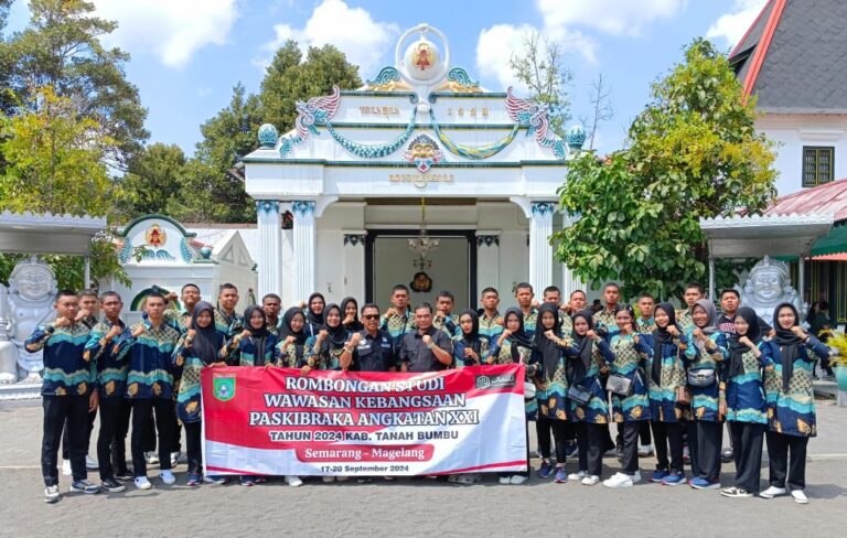 Paskibraka Tanah Bumbu Kunjungi Beberapa Objek Wisata Budaya di Jawa Tengah