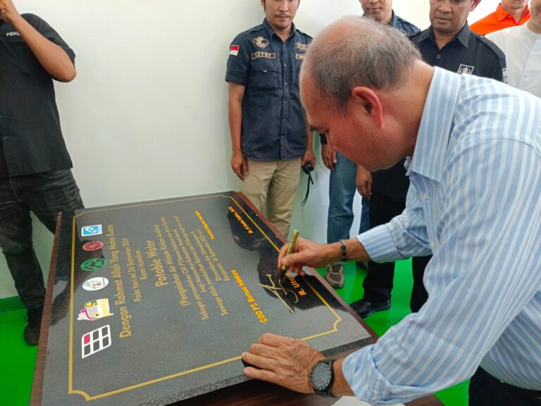 COO PT Borneo Indobara, R Utoro Resmikan Potable Water Treatment Plant
