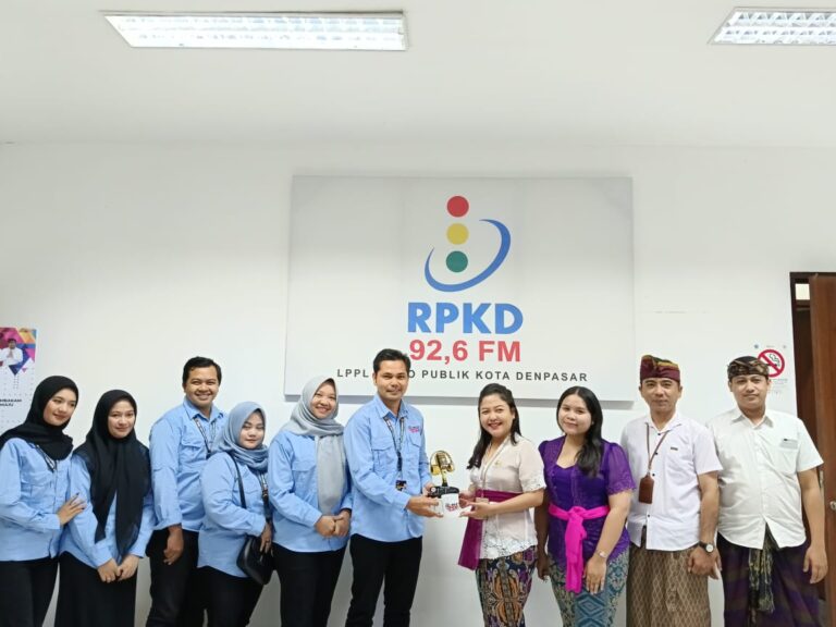 LPPL Radio Swara Bersujud Tanah Bumbu kunjungan ke Radio Publik Kota Denpasar 92.6 FM