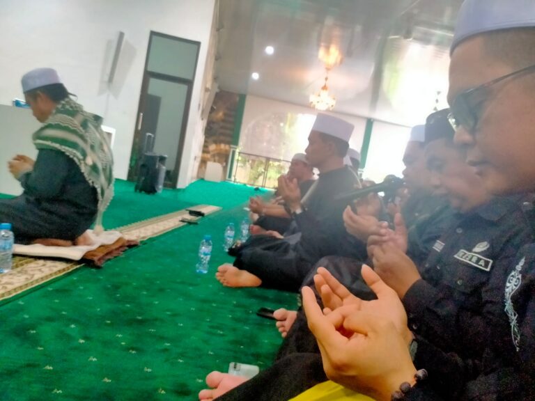 Ustadz Abdul Hamid: Kebaikan dan Keburukan Dua Perilaku yang Bertentangan