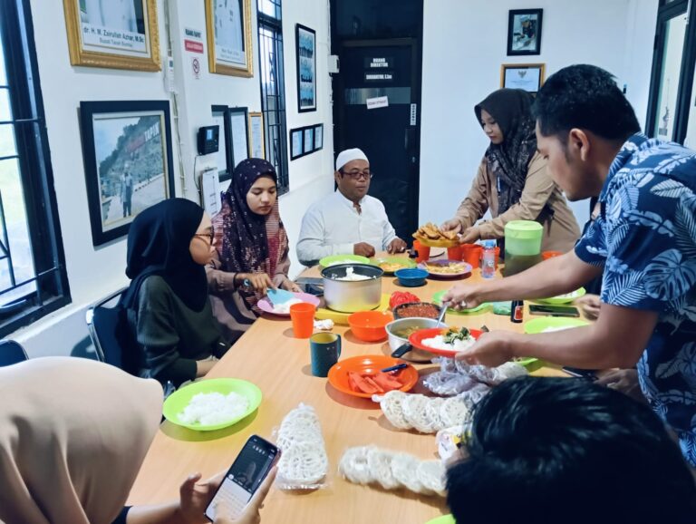 Menambah Keakraban, Setiap Jumat, Kru RSB Tanah Bumbu Makan Bersama
