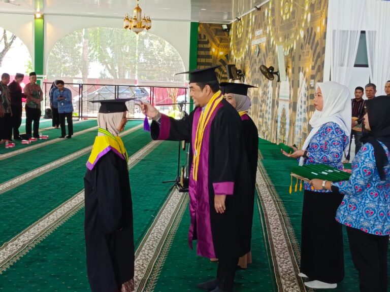 DP3AP2KB Tanah Bumbu Gandeng BKKBN Kalimantan Selatan Gelar Wisuda Lansia Tahun 2024