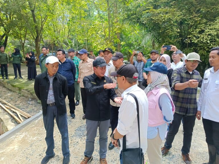 Menteri Lingkungan Hidup, Hanif Faisol Nurofiq : TPA Tanah Bumbu Dinilai Bagus