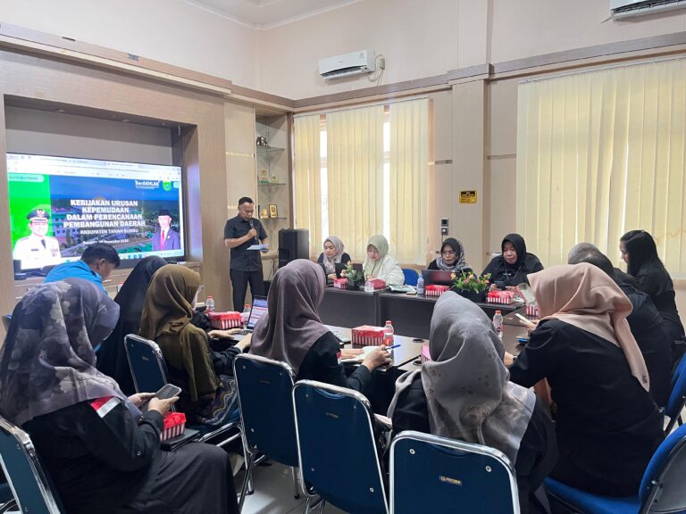Disbudporpar Rapat RAD Tentang Layanan Kepemudaan