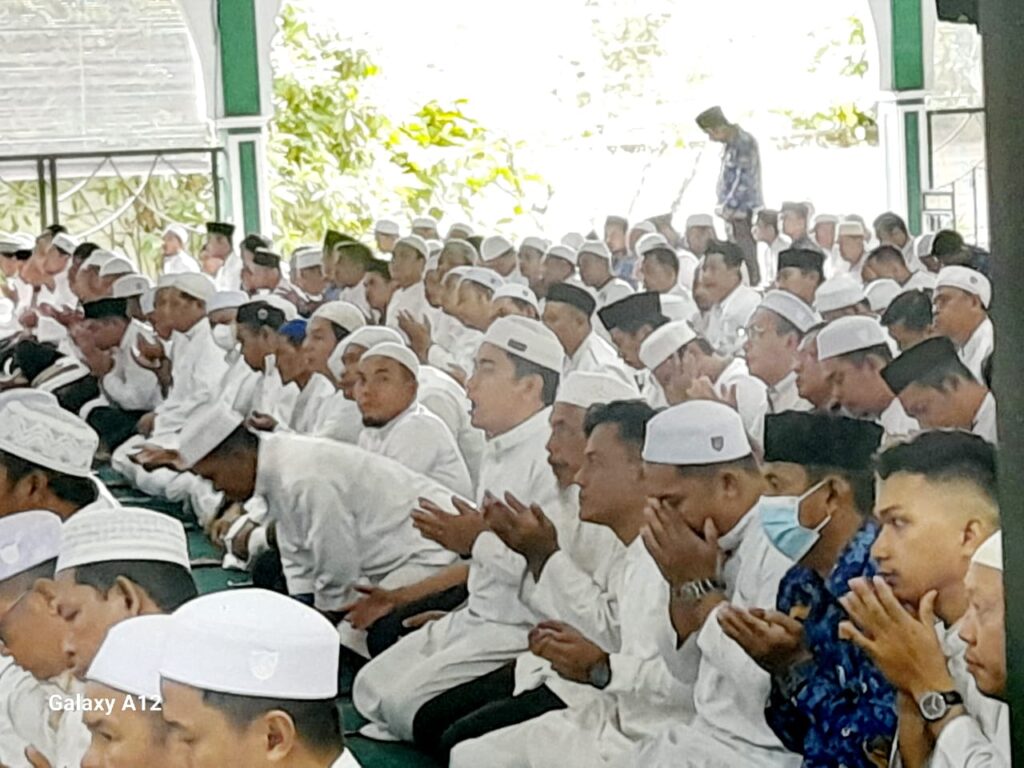 Kabag Kesra Imami Sholat Taubat, Dhuha, dan Hajat di Serambi Madinah 1