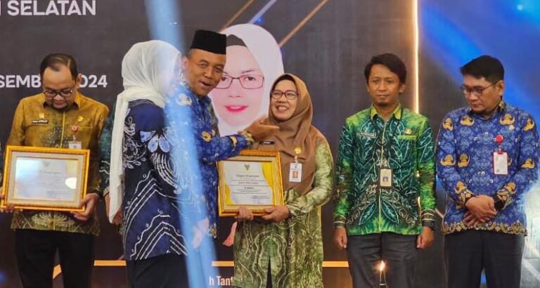 Tanah Bumbu Raih Dua Penghargaan Dukpencapil Kalsel Award 2024