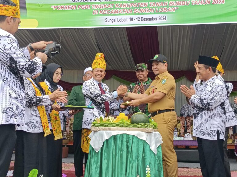 Peringatan Hari Guru Nasional 2024 di Sungai Loban Berlangsung Meriah