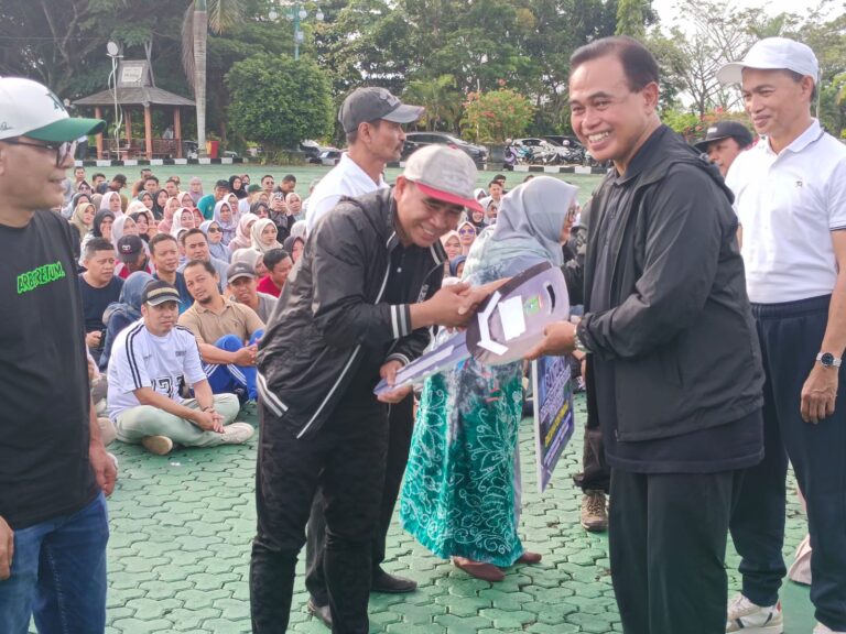 Bupati Zairullah Azhar Serahkan Mobil Operasional Kepada Sejumlah SKPD