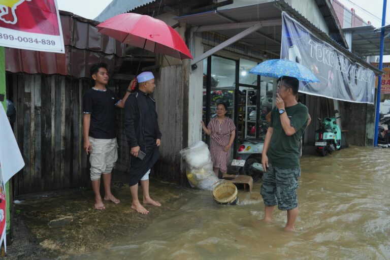 Arahan Bupati, Ini Aksi Wakil Bupati Bahsanudin Tinjau Lokasi Banjir di Simpang Empat Tanah Bumbu
