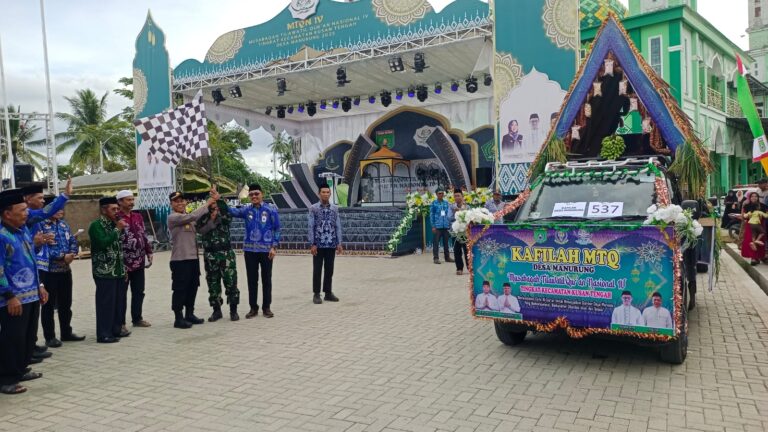 Mobil Hias Bernuansa Islami Semarakkan Pawai Ta’ruf MTQ Nasional ke-IV Tingkat Kecamatan Kusan Tengah