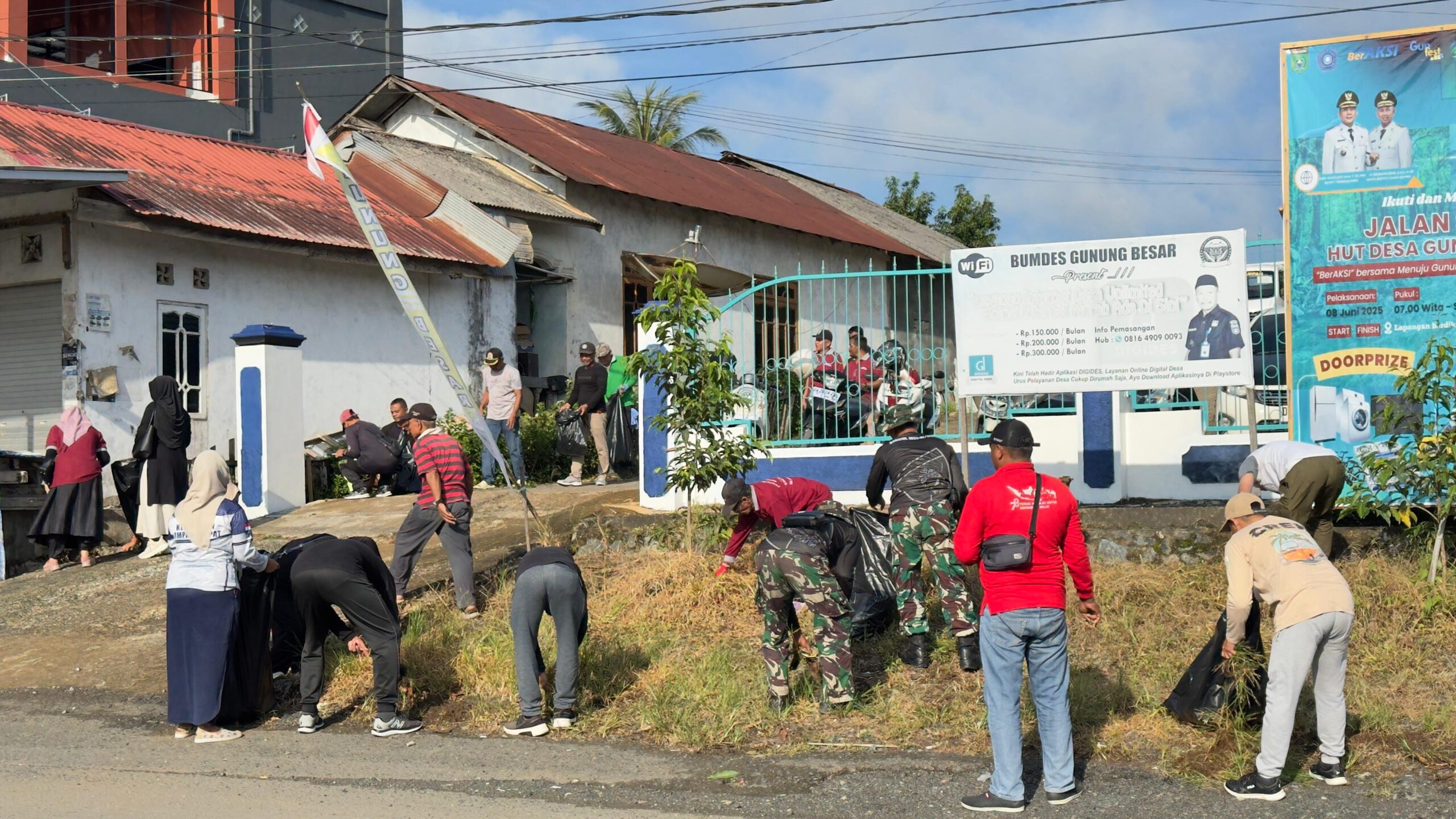 Beraksi Jumat Bersih di Desa Gunung Besar