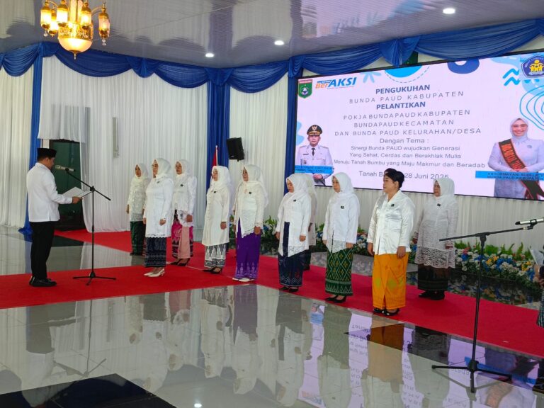 Bupati Andi Rudi Latif Kukuhkan Bunda PAUD dan Lantik Pokja PAUD Periode 2025–2030