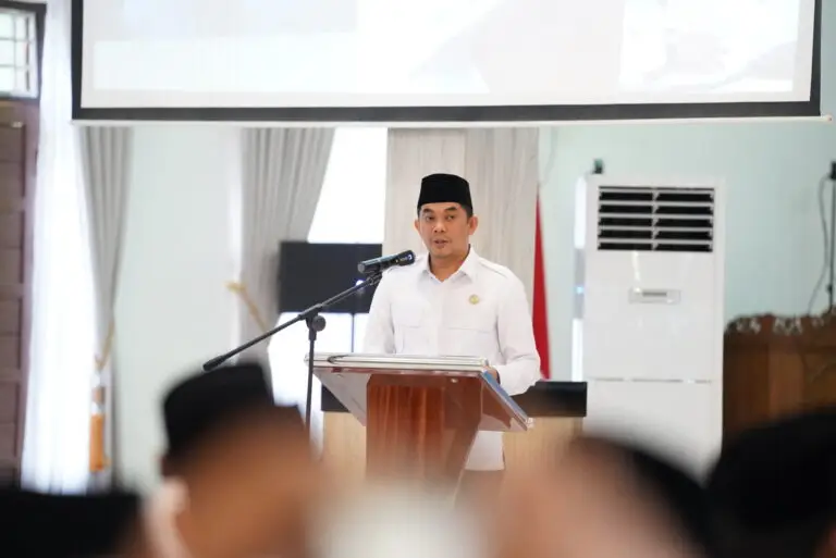 Bupati Andi Rudi Latif Ajak Ayah Antar Anak di Hari Pertama Sekolah Tahun Ajaran Baru