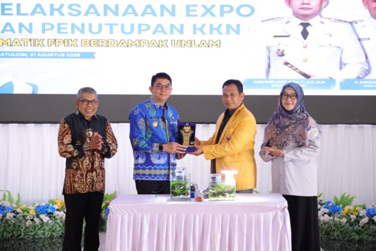 Bupati Andi Rudi Latif Resmi Tutup KKN ULM 2025: Mahasiswa Tinggalkan Jejak Manfaat Nyata