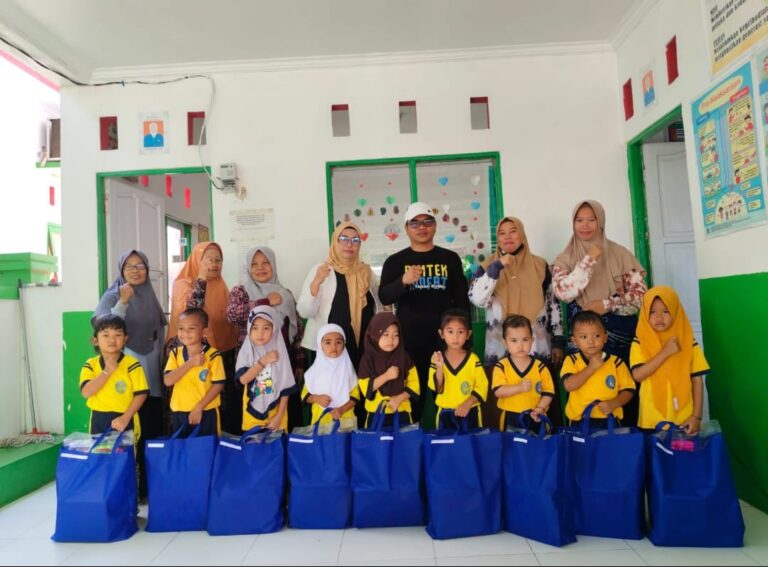 Kades Abdul Razak Gratiskan Biaya Sekolah TK Anggrek Desa Wiritasi