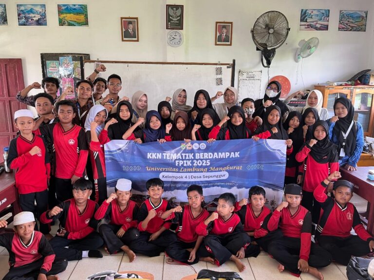 Lawan Stunting, Mahasiswa KKN ULM Kenalkan Nugget Bandeng di SDN 2 Sepunggur