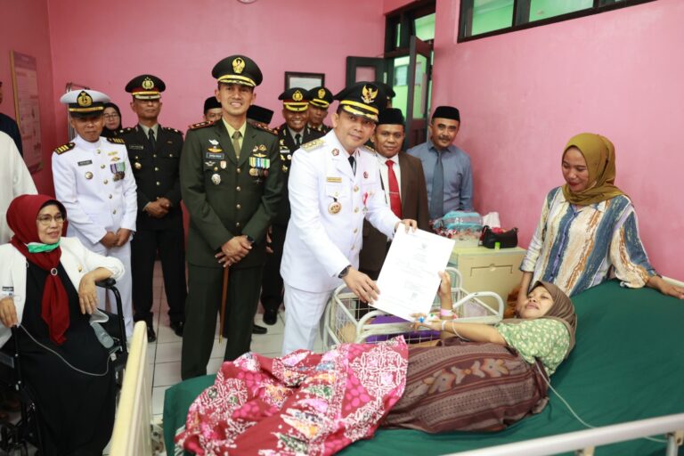 Bupati Andi Rudi Latif Gratiskan Biaya Persalinan Pasien di Hari Kemerdekaan