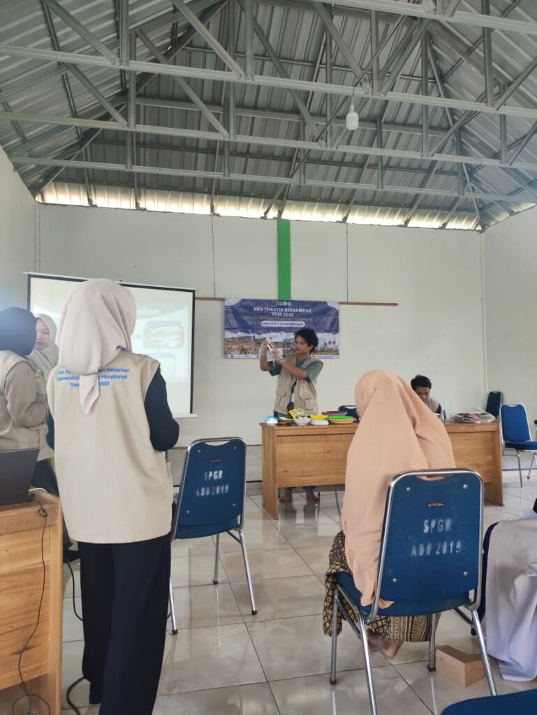 Inovasi Bandeng Asap Mahasiswa KKN FPIK ULM, Buka Peluang Usaha Baru di Desa Sepunggur