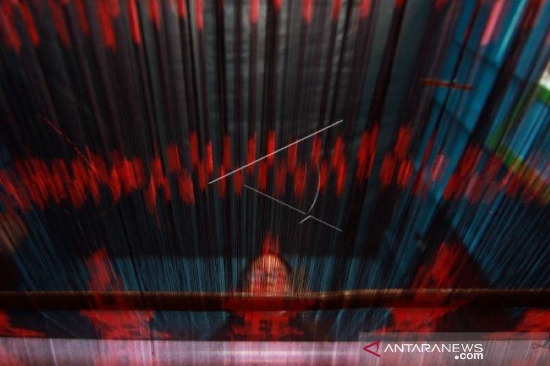 Tenun Pagatan, Warisan Bugis yang Tetap Bertahan di Tanah Bumbu