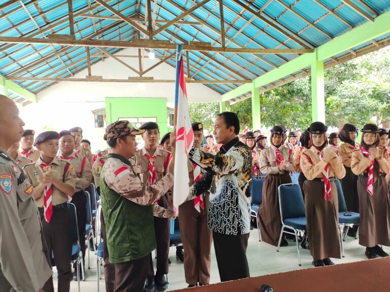 Camat Sungai Loban Lepas 38 Kontingen Jambore Cabang Kwaran Sungai Loban ke Ajang Jambore Tahun 2025
