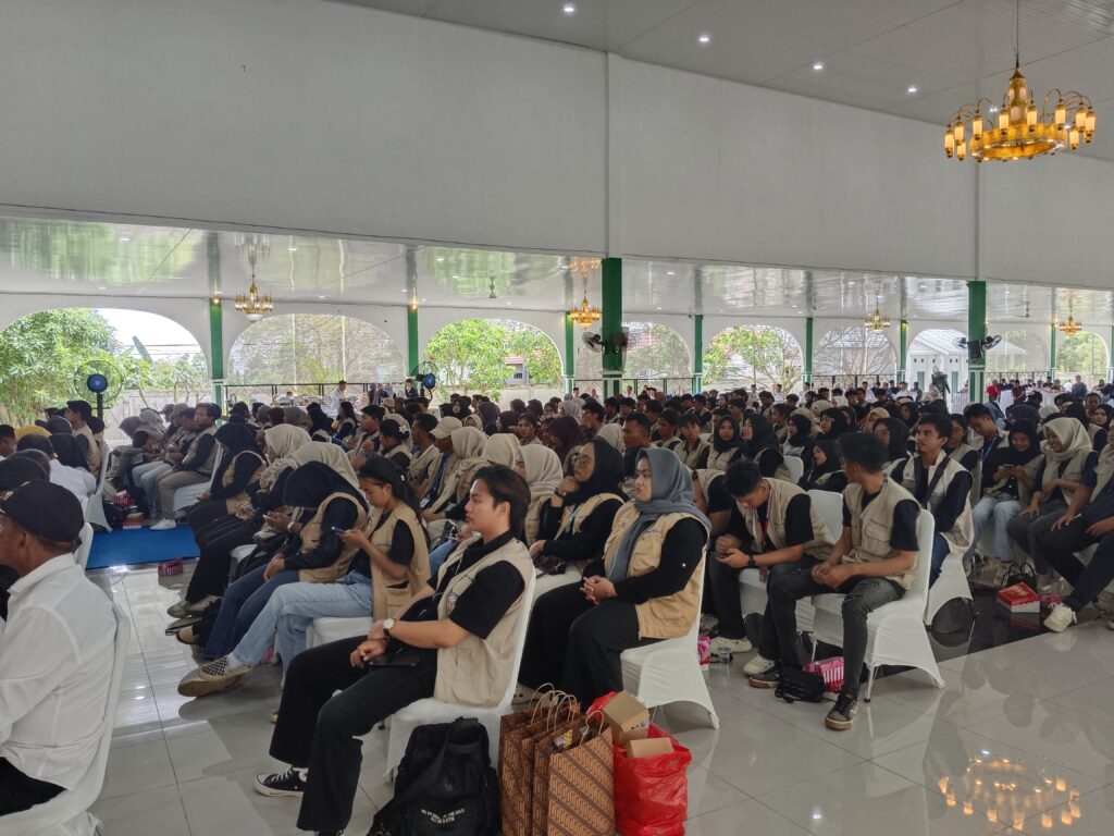 Bupati Andi Rudi Latif Nobatkan Kelompok Terbaik KKN FPIK ULM 2025 di Tanah Bumbu
