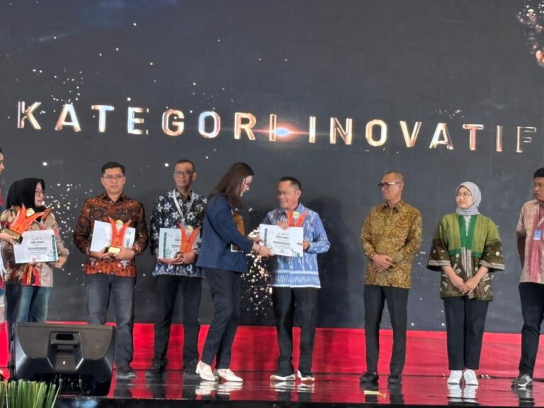 Tanah Bumbu Raih Penghargaan Stand Inovatif di AOE 2025