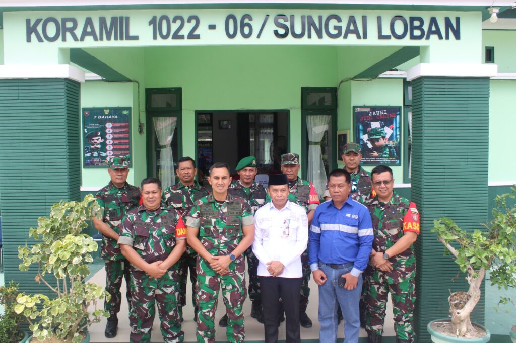 Kodim 1022/Tanah Bumbu Gelar Bakti Sosial Donor Darah dan Pembagian Sembako dalam Rangka HUT TNI ke-80 dan Hari Palang Merah Sedunia