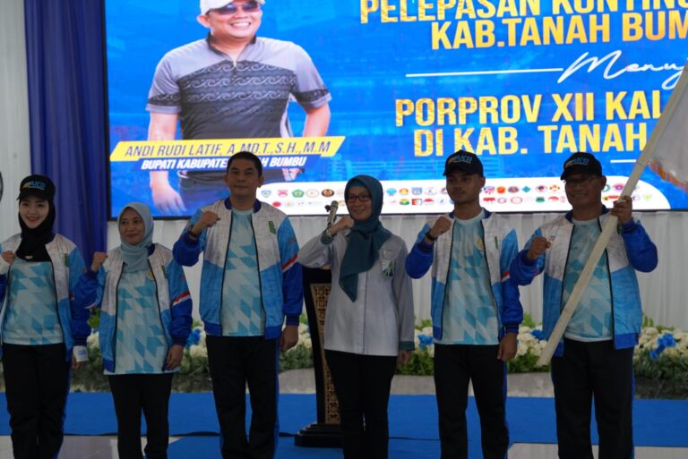Bupati Andi Rudi Latif Lepas Kontingen Tanah Bumbu Menuju PORPROV XII Kalsel