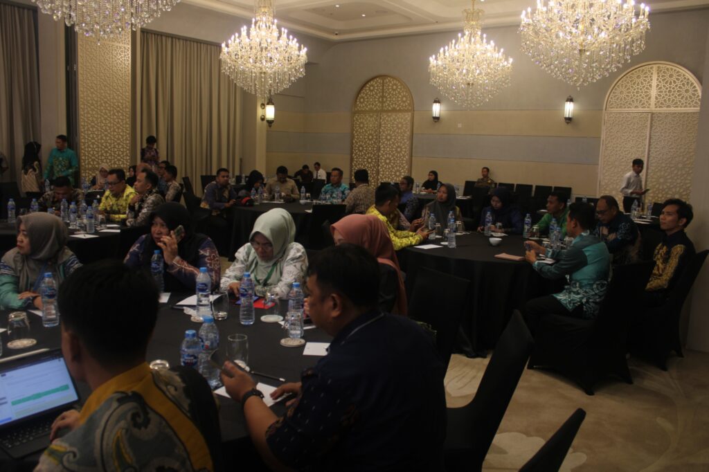 DPMPTSP Tanah Bumbu Gelar Forum Konsultasi Publik untuk Tingkatkan Kualitas Pelayanan IMG 20251030 WA0012 1024x682