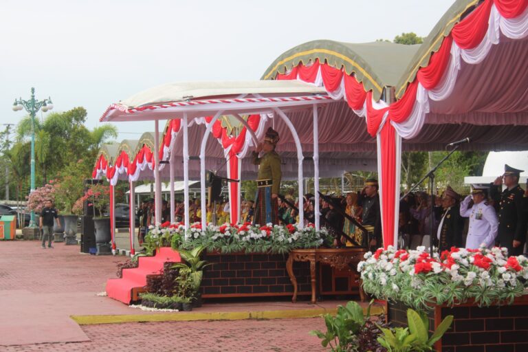 Bupati Tanah Bumbu Pimpin Upacara Hari Pahlawan Nasional 2025: “Terus Bergerak Melanjutkan Perjuangan”
