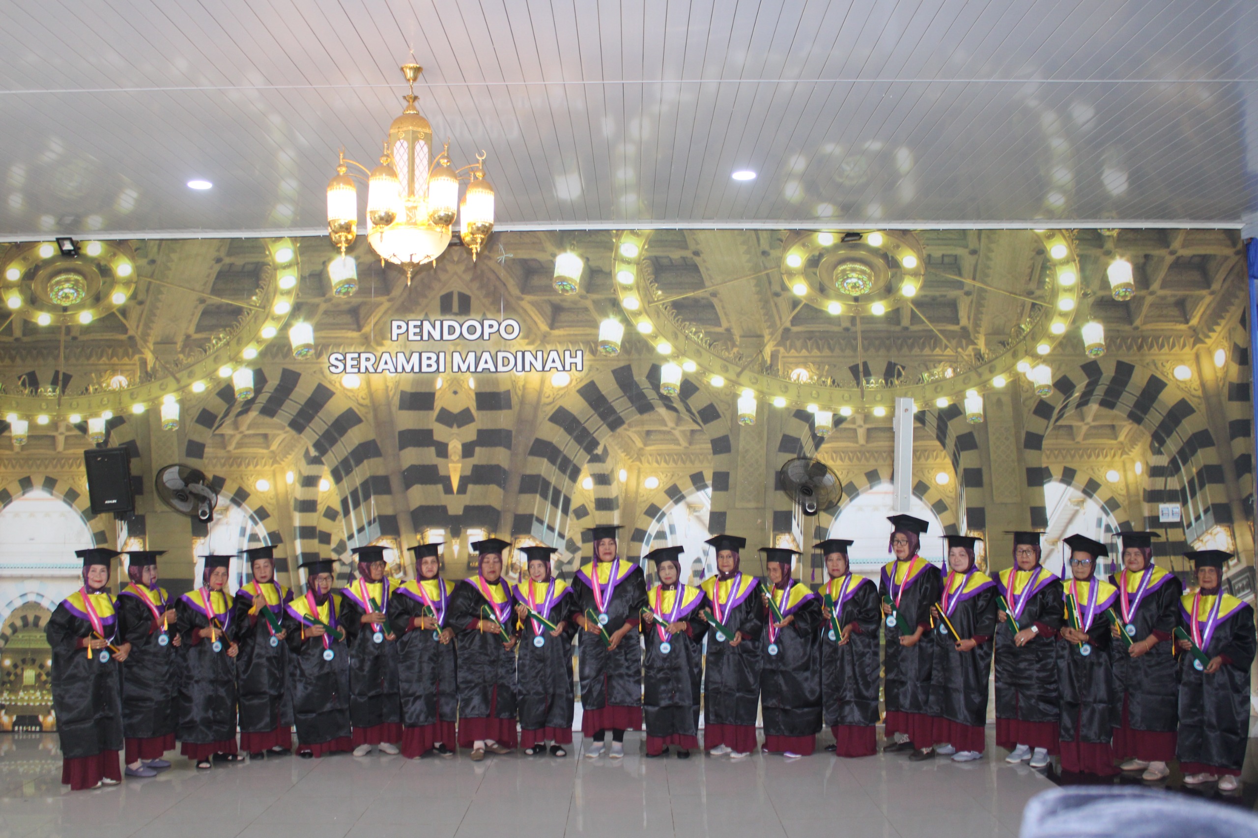 Peringatan HARGANAS 2025 di Tanah Bumbu Dirangkaikan Wisuda Sekolah Lansia, Tekankan Penguatan Keluarga dan Generasi Sehat IMG 20251203 WA0012