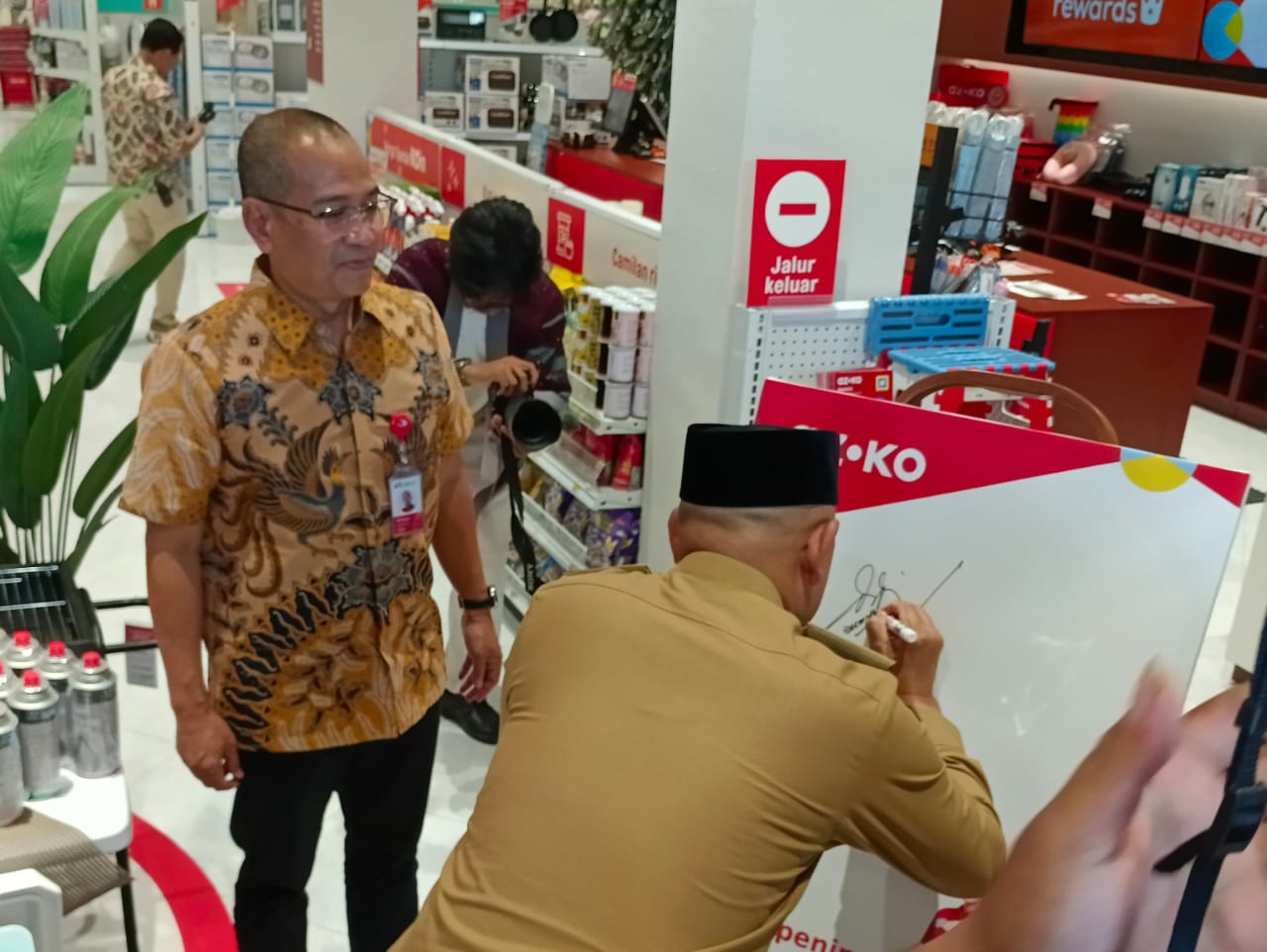 AZKO dan Chatime Resmi Hadir di Batulicin, Wabup Tanah Bumbu Apresiasi Serap 80 Persen Tenaga Kerja Lokal 1