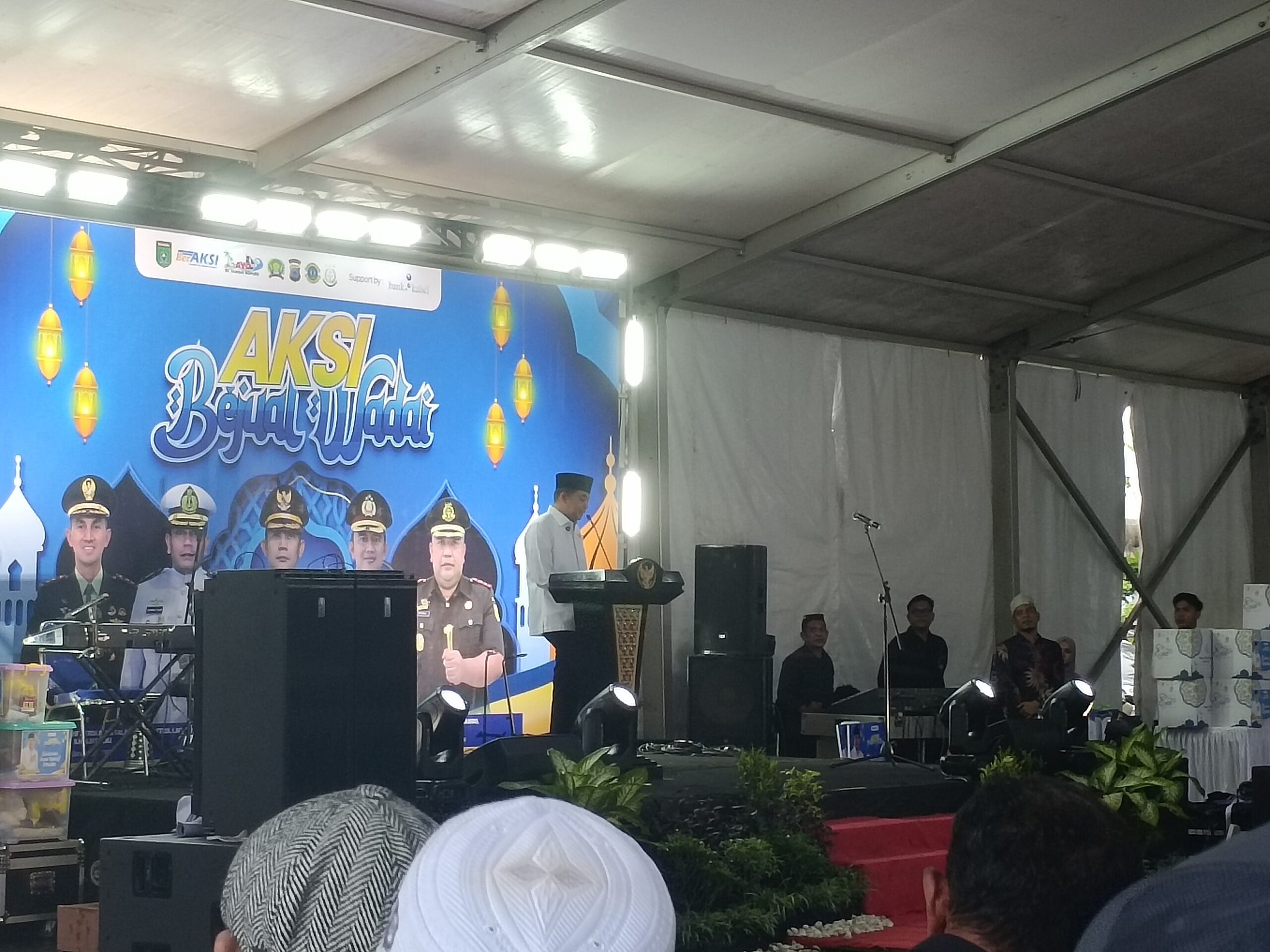 Bupati Andi Rudi Latif Resmikan Aksi Bajual Wadai 2026 di Tanah Bumbu