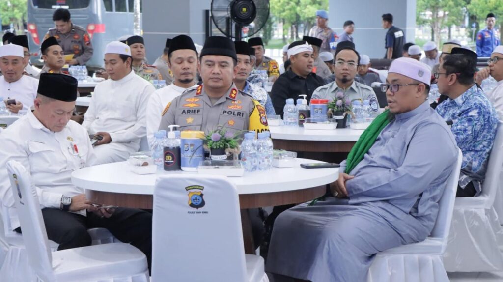 Polres Tanah Bumbu Gelar Nuzulul Qur’an dan Buka Puasa 2 Polres Tanah Bumbu Gelar Nuzulul Qur’an dan Buka Puasa