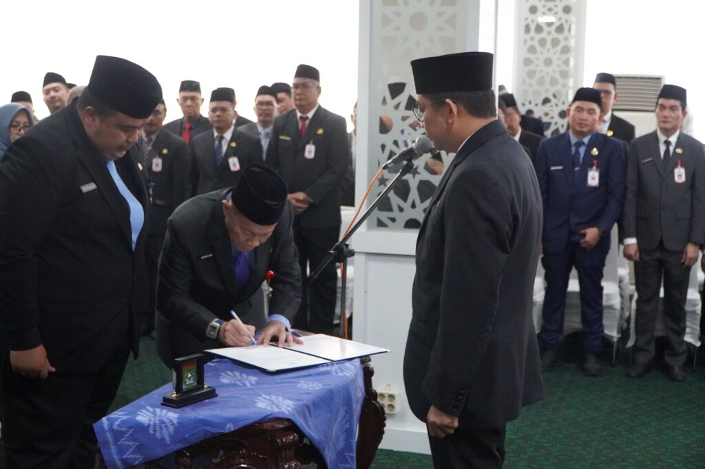 Bupati Andi Rudi Latif Resmi Lantik 23 Pejabat