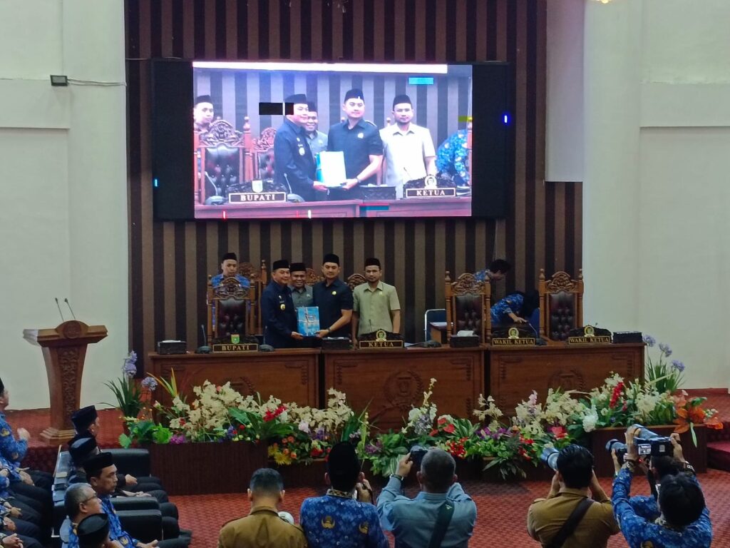 Bupati Andi Rudi Latif Sampaikan LKPJ 2025 