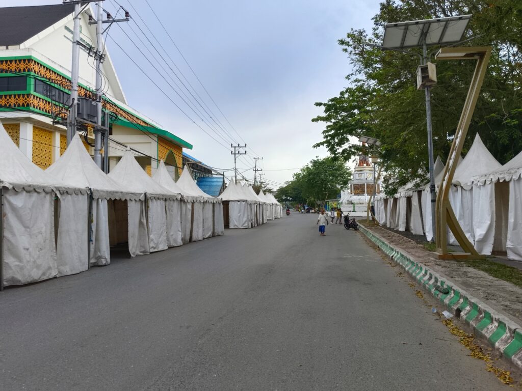 Jelang Pesona Budaya Mappanre Ritasi’e 2026, Pantai Pagatan Mulai Dipenuhi Tenda dan Pedagang