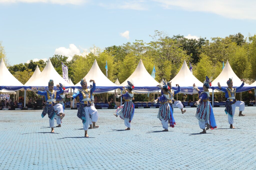 Penampilan Tarian Tradisional Meriahkan Peringatan HUT ke-23 Kabupaten Tanah Bumbu
