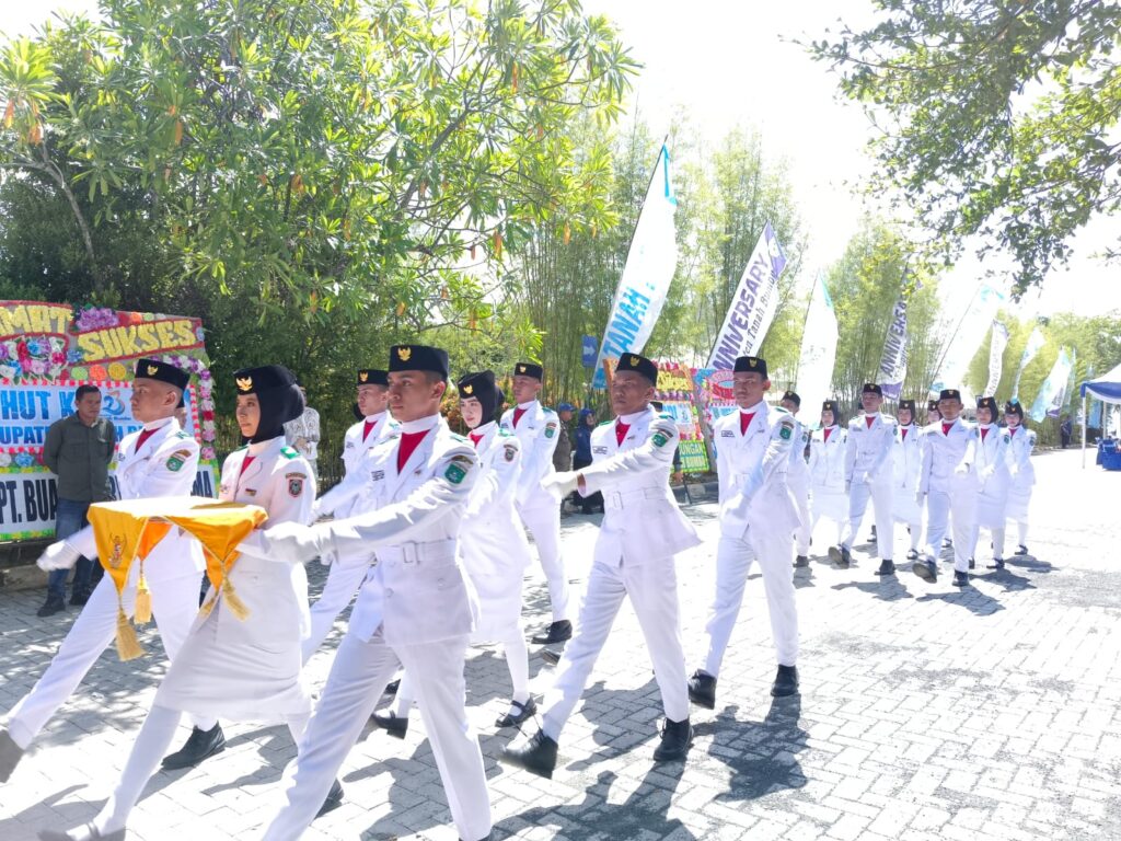 Paskibraka Binaan Bakesbangpol Tanah Bumbu Tampil Sukses pada Upacara HUT ke-23
