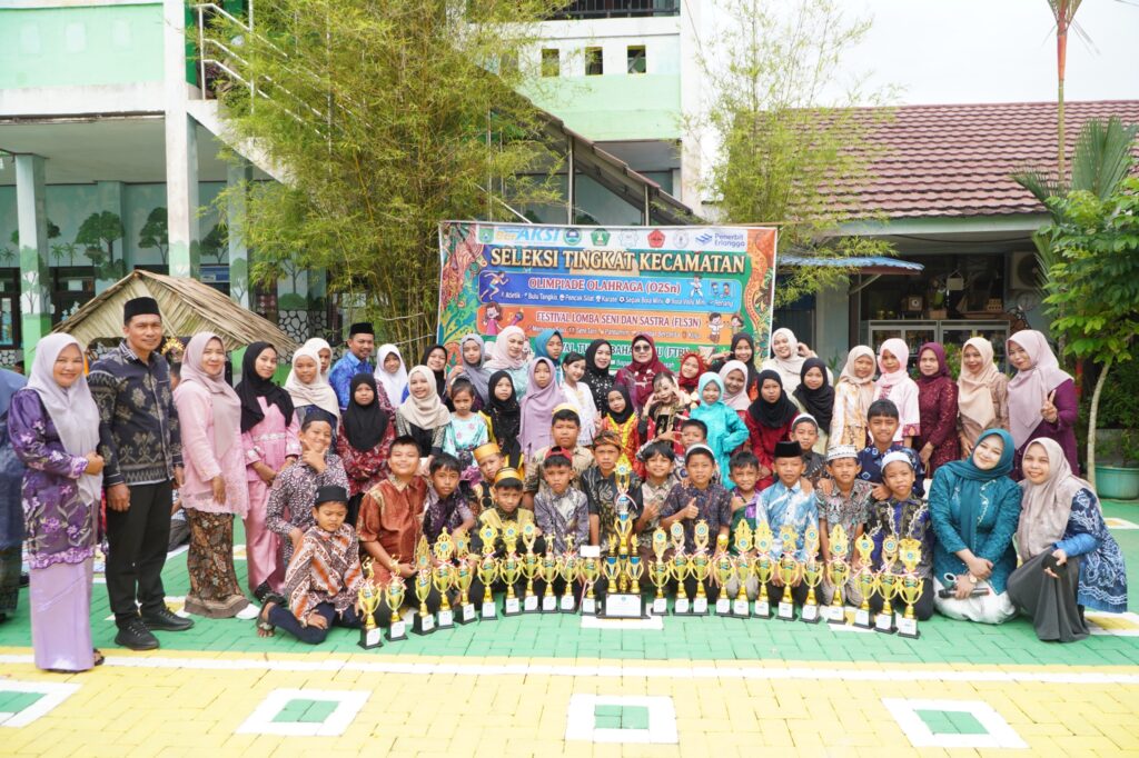 Tuan Rumah SDN 2 Sepunggur Raih Juara Umum O2SN FLS3N FTBI