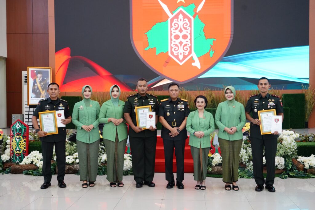 Dandim 1022/Tanah Bumbu Raih Penghargaan Dansatgas Terbaik TMMD ke-126