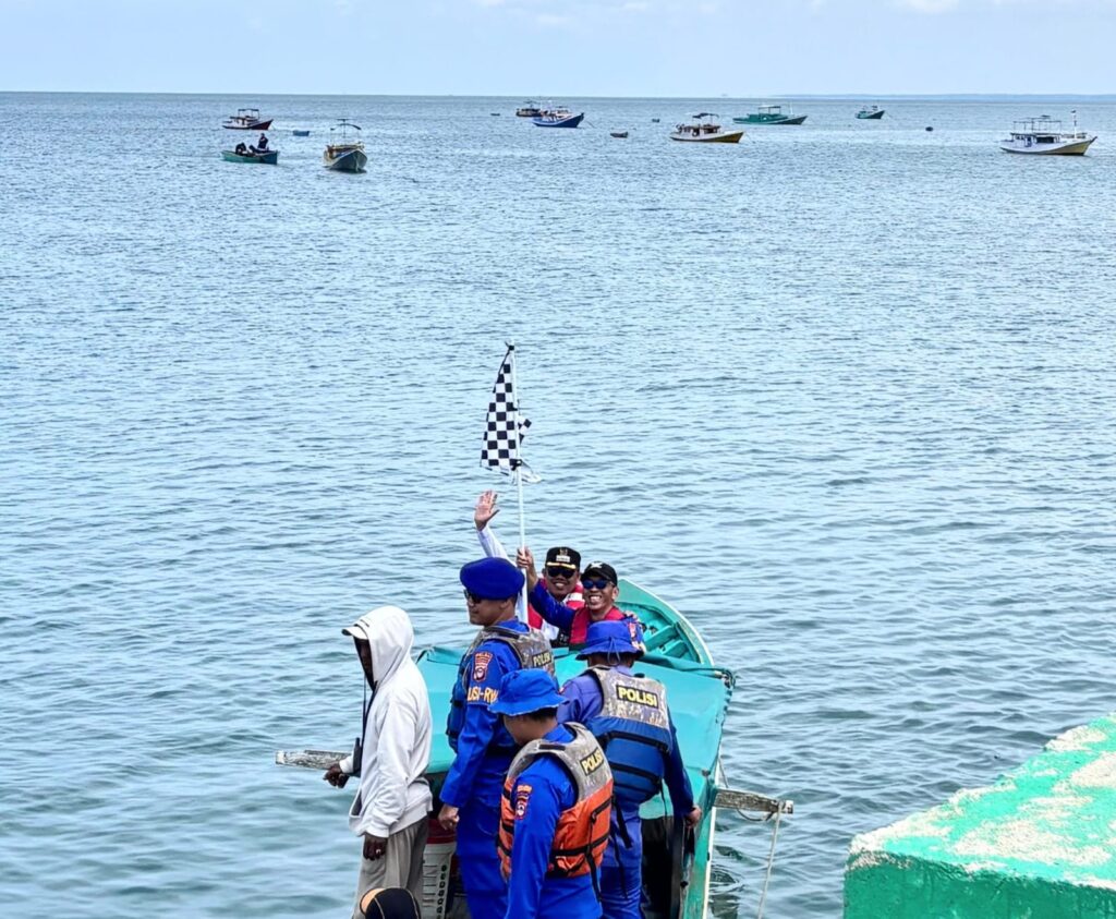 Camat Kusan Hilir Amirullah Hadiri Kegiatan Lomba Balap Perahu di Pesisir Laut Pagatan