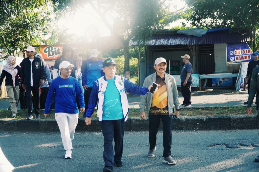 Aksi Jalan Sehat Pemkab Tanah Bumbu Tingkatkan Kebersamaan Pegawai 1