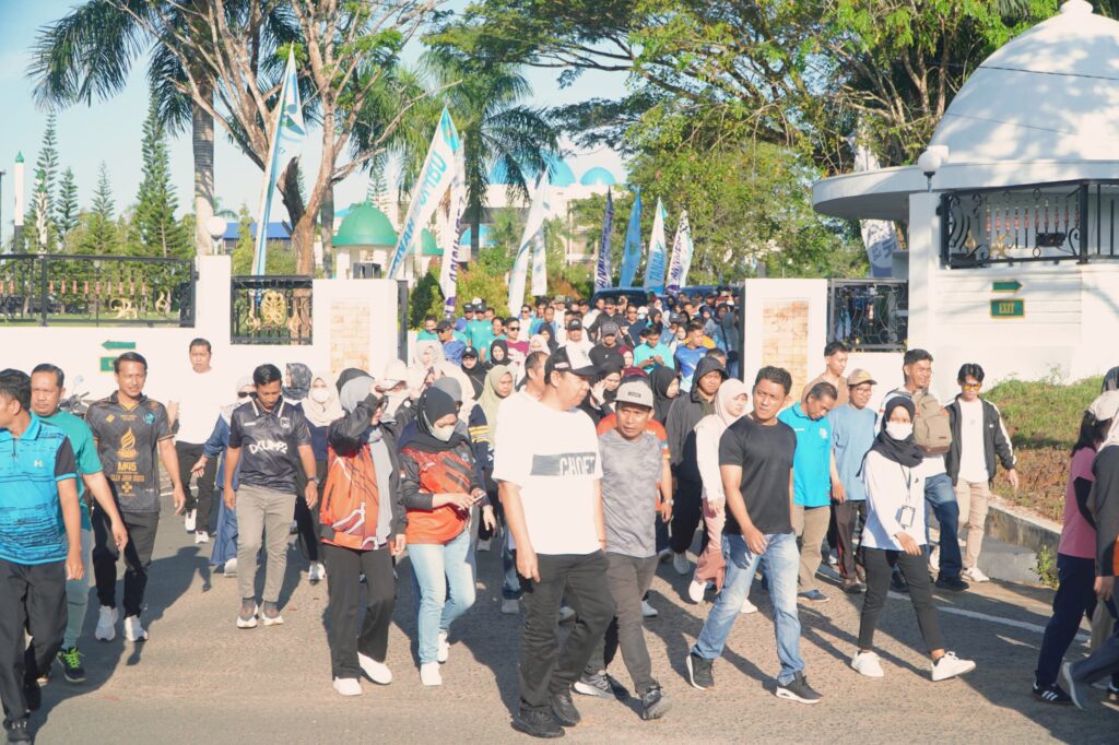 Aksi Jalan Sehat Pemkab Tanah Bumbu Tingkatkan Kebersamaan Pegawai