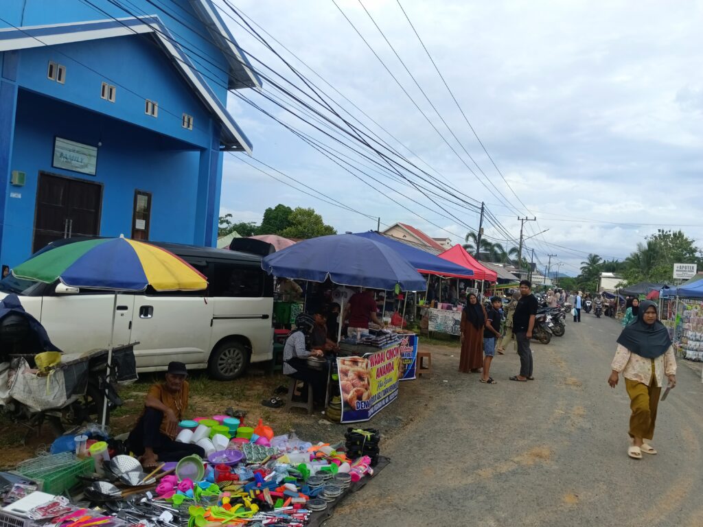 Pasar Sabtu Sepunggur Diserbu Warga, Jajanan Tradisional hingga Modern