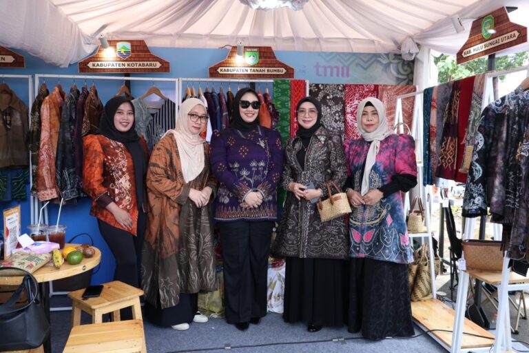 Produk Unggulan Tanah Bumbu Dipromosikan ke Tingkat Nasional Lewat Semarak “Sirang Kriya Banua”