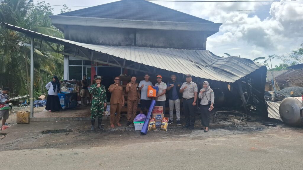 BPBD Tanah Bumbu Salurkan Bantuan Logistik untuk Korban Kebakaran di Kusan Hulu