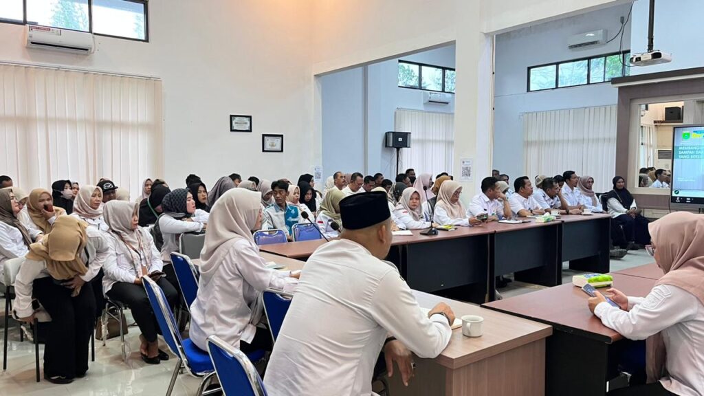 DLH Tanah Bumbu Gelar Sosialisasi Pengelolaan Sampah Perkantoran 2