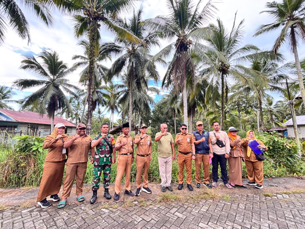 Kadis PMD Syamsir Survey Lokasi Pembangunan KDMP di Desa Pulau Satu 2 Kadis PMD Syamsir Survey Lokasi Pembangunan KDMP di Desa Pulau Satu