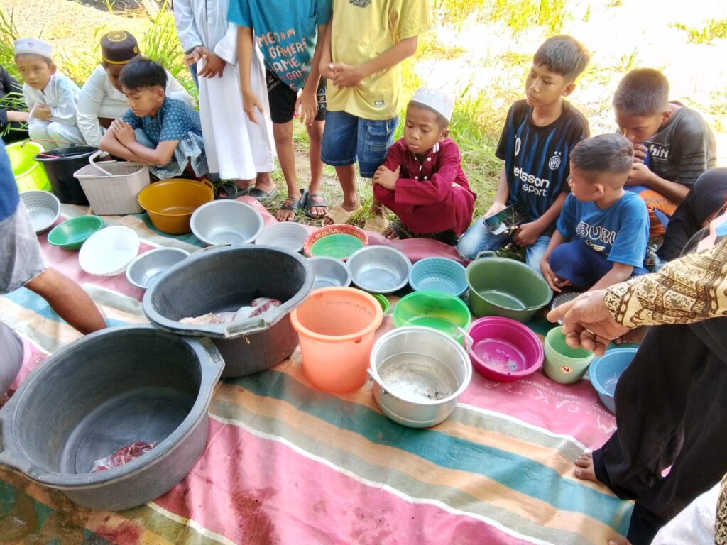 Kolaborasi Qurban Ramah Lingkungan, SDN Pulau Tanjung dan Warga Kompak Tanpa Kantong Plastik 1 Kolaborasi Qurban Ramah Lingkungan, SDN Pulau Tanjung dan Warga Kompak Tanpa Kantong Plastik